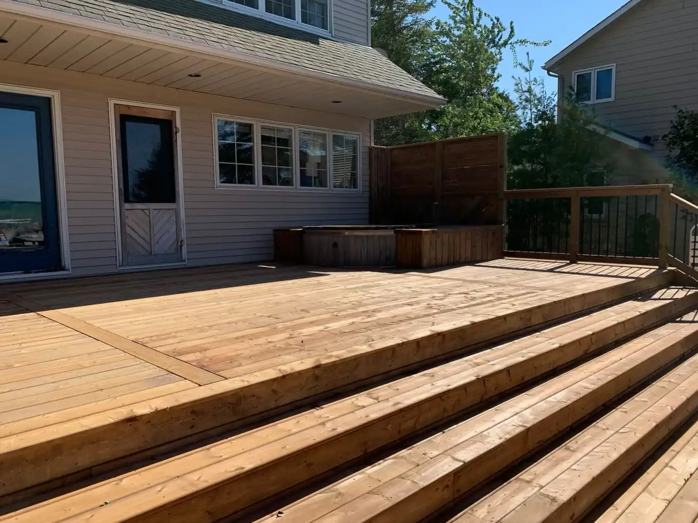A Contractor's Guide On How to Choose the Best Materials for Your Deck